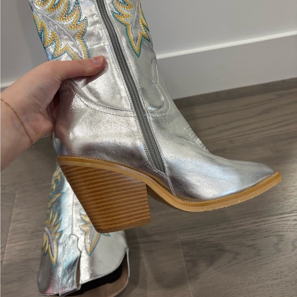 Metallic Western Knee High Cowgirl Boots Silver with Embroidery Women Size 7 & 6 - Picture 14 of 14